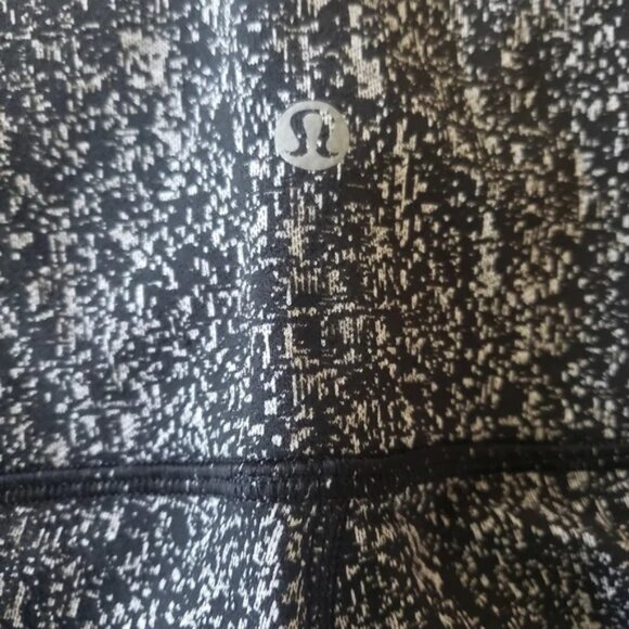 Lululemon Black and Grey Leggings. - Picture 5 of 5